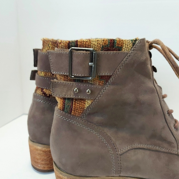 Ankle Boots Boho Vegan Suede Tapestry Accent Size 8/38 - Picture 3 of 5